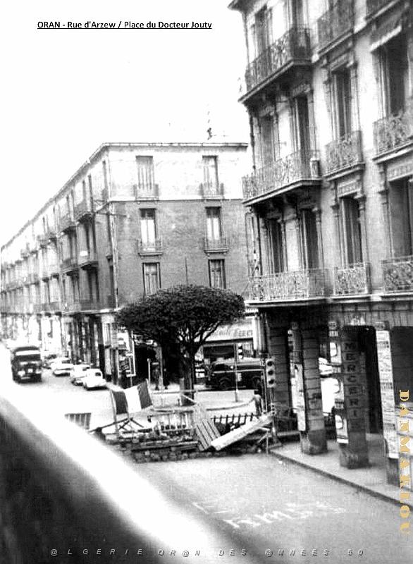 RA d- 01- Place du Docteur Jouty- barricades.jpg